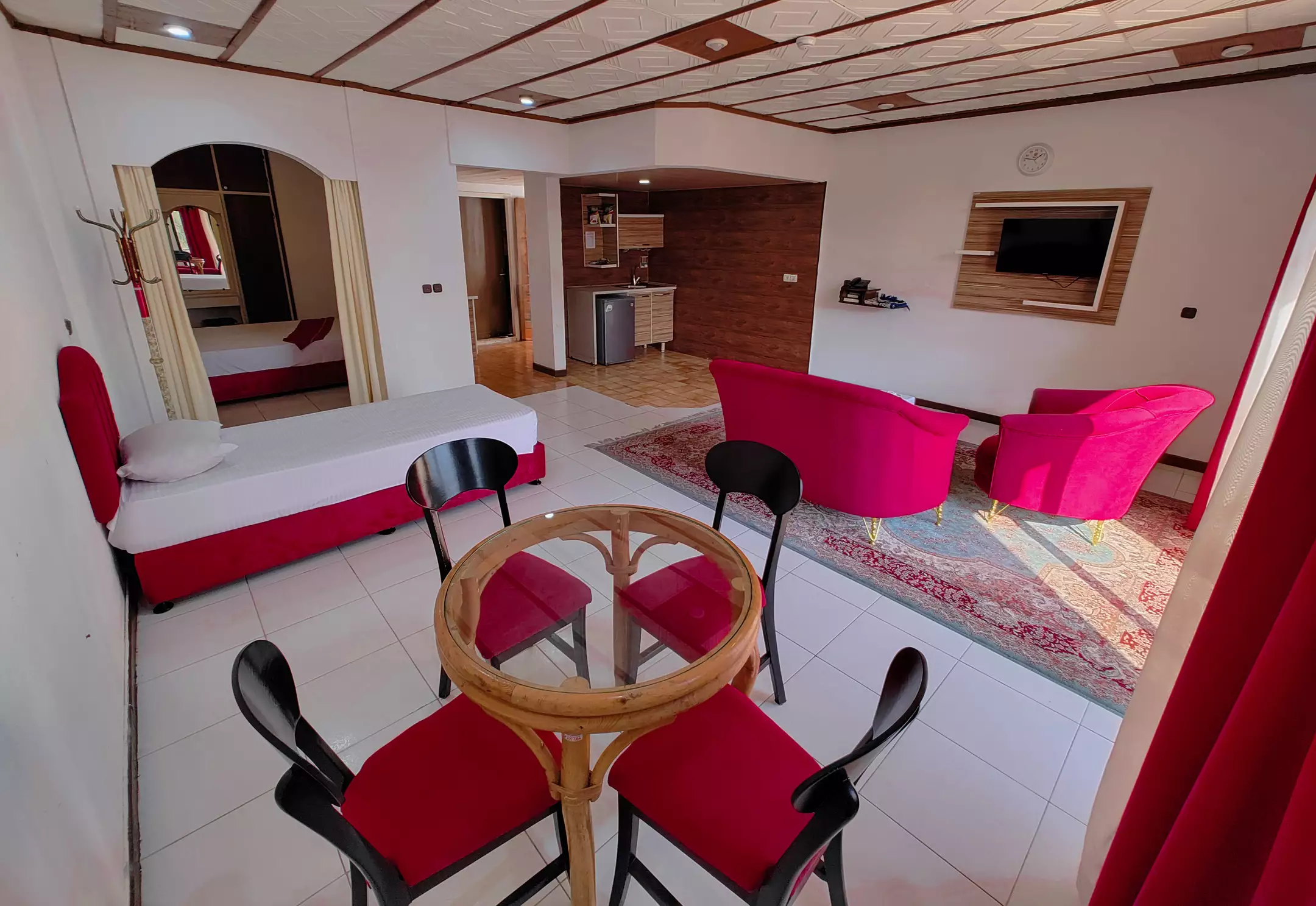 Alibaba https://cdn.alibaba.ir/ostorage/hotel-accommodation-images/682359c919aa61e2a799b70b_سه تخته.webp